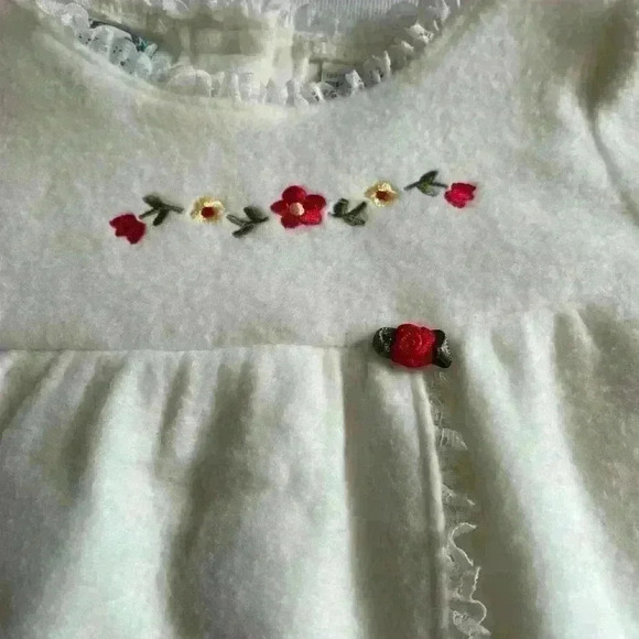 Little Lindsey Off-White top with embroidered red flowers, button back lace trim - Picture 4 of 6